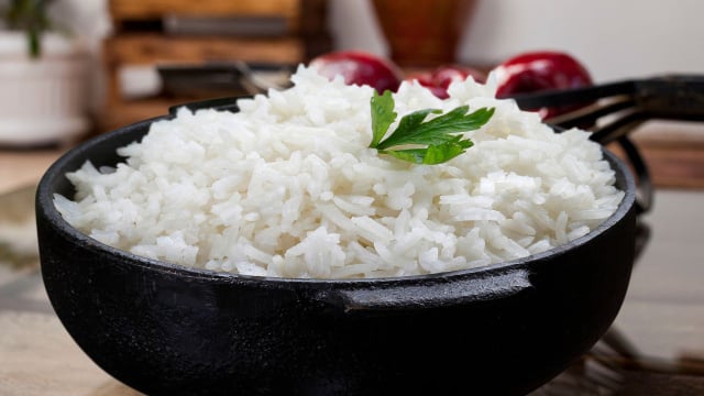 Chef de restaurante no guia Michelin: “O arroz branco não é feito com água, mas com 3 dentes de alho, 2 folhas de louro e caldo.”