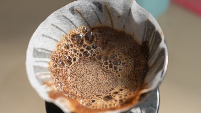 Por que colocar canela em pó antes de coar o café: depois que descobri os benefícios só faço desse jeito