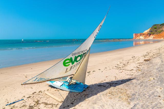 Festival da Lagosta ocorre nas praias de Icapuí e terá Regata de Jangadas.