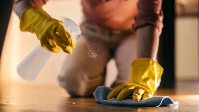 Aplique vinagre no chão da sua casa neste inverno e resolva problemas comuns desta estação