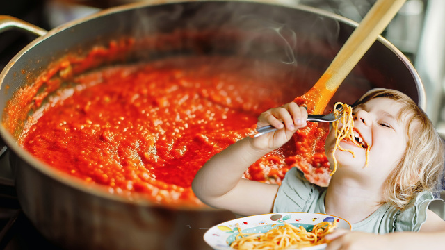 Esse é o segredo para fazer as crianças comerem vegetais: molho de tomate caseiro delicioso e nutritivo