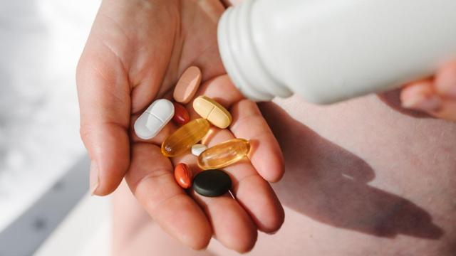 Após os 40, essas são as vitaminas que realmente fazem diferença na luta contra o envelhecimento