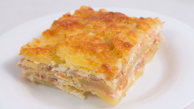 Esqueça a de berinjela: essa parmegiana de batata cremosa e gratinada é ainda mais gostosa e fácil de fazer