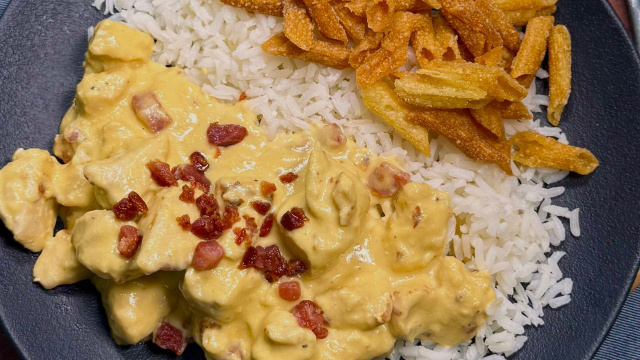 Adeus strogonoff tradicional, agora só faço essa versão de strogonoff à carbonara que aprendi no TudoGostoso