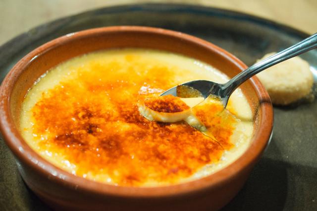 Creme Brulée igual ao do restaurante: sobremesa de rico é fácil de fazer em casa e impressione os seus convidados