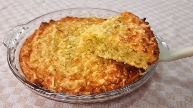 Sem farinha de trigo e sem manteiga: essa torta salgada que aprendi com uma nutri sempre salva o meu jantar