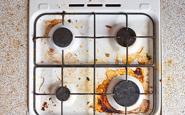 Dica de ouro: é assim que você deve usar o papel-manteiga para deixar o fogão sempre limpo