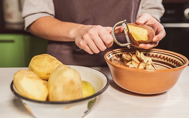 Comer batata com casca faz mal? Embora seja rica em fibras alguns cuidados são necessários e o TudoGostoso te explica tudo