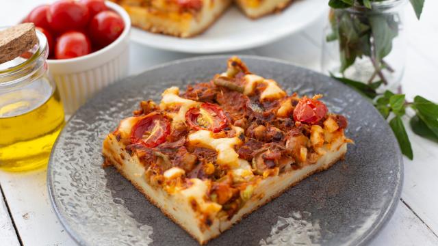 Com poucos ingredientes você tem uma torta deliciosa para servir no almoço em família (Créditos: Shutterstock) 