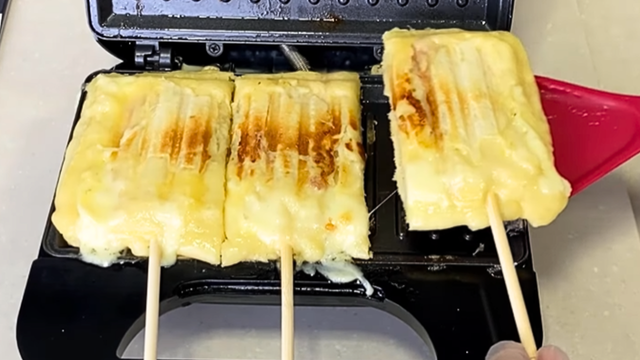 Pronto em 5 minutos: esse crepe feito na sanduicheira é o lanche perfeito com ingredientes que você já tem em casa