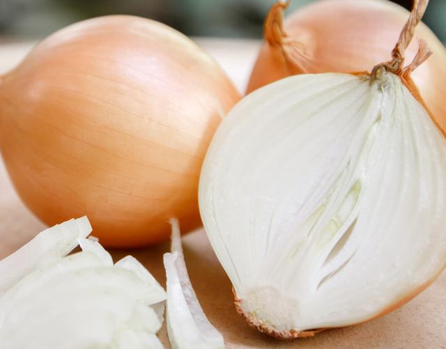 Comprou cebola demais? Essa dica de milhões vai te ensinar como conservar o ingrediente por meses!