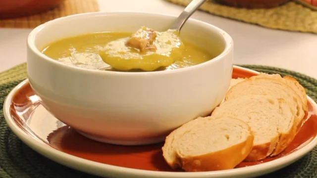 Receitas práticas de sopas cremosas para aproveitar os dias de baixa temperatura com aconchego. (Foto: TudoGostoso)
