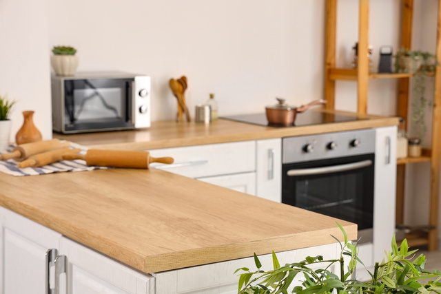 Após muitas tentativas, descobri o melhor jeito de limpar o balcão da cozinha