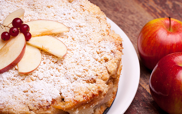 Bolo de maçã com canela fofinho é a receita favorita da minha avó que você vai amar!