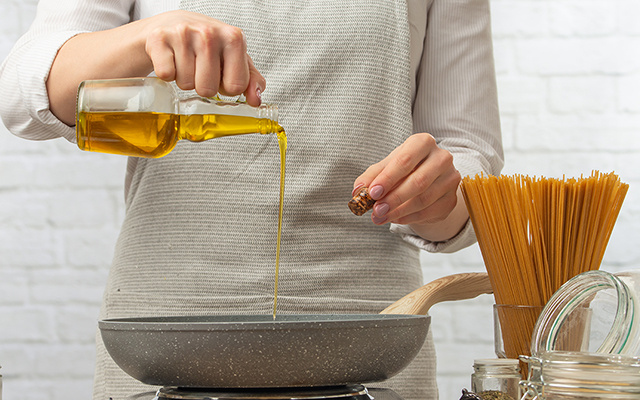 Andrés Robayo, chef: "Se você cozinha a massa com um fio de azeite, só vai conseguir que o molho não grude bem"
