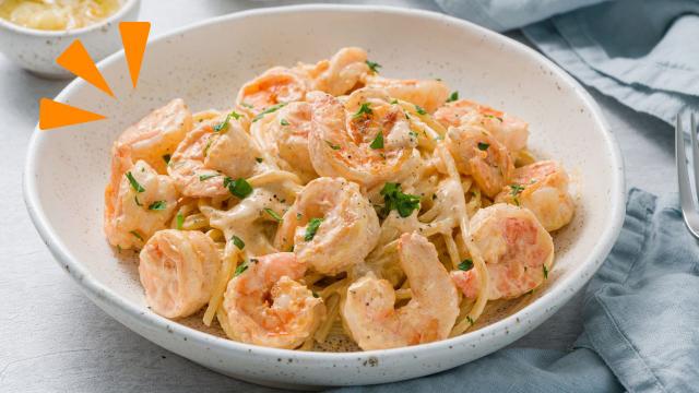 Macarronada de camarão de Dia das Mães muito saborosa e fácil de fazer para o almoço de domingo