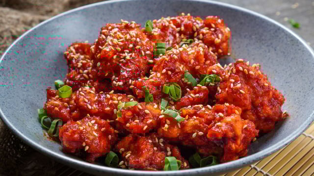 Não queria mais frango na marmita, mas desde que aprendi essa receita ao estilo coreano, conto os segundos para o almoço!