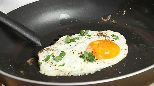 Um chef me contou o segredo para comida não grudar na panela e a minha vida mudou depois que aprendi