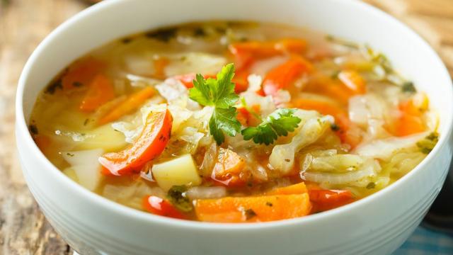 Combine esses ingredientes para fazer sopas e caldos nutritivos que vão te dar mais saúde e energia neste inverno!