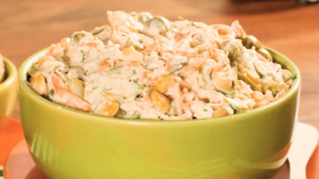 Esse patê de frango cremoso sem maionese que eu aprendi com a minha tia é perfeito para levar de lanche durante o verão