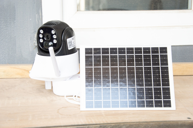 Câmera de segurança funciona com energia solar, tem visão noturna e está com 60% OFF