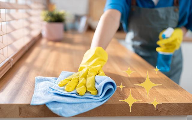 Esse tipo de pano é perfeito para limpar telas, espelhos e vidros sem deixar marcas se você lavar direitinho para não deixá-lo impermeável