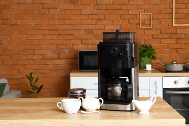 Programe o café para a hora de acordar: cafeteira digital com 45% OFF