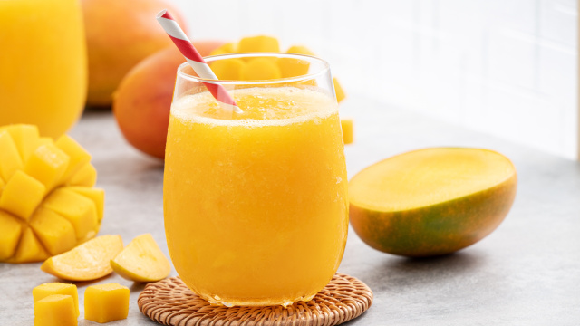Como preparar um suco de manga com proteína para ganhar massa muscular e ficar mais forte