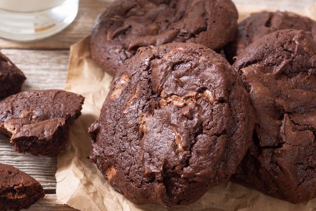 Cookie de achocolatado é a nova alegria da criançada: é só misturar 4 ingredientes simples em uma tigela e levar ao forno que fica perfeito