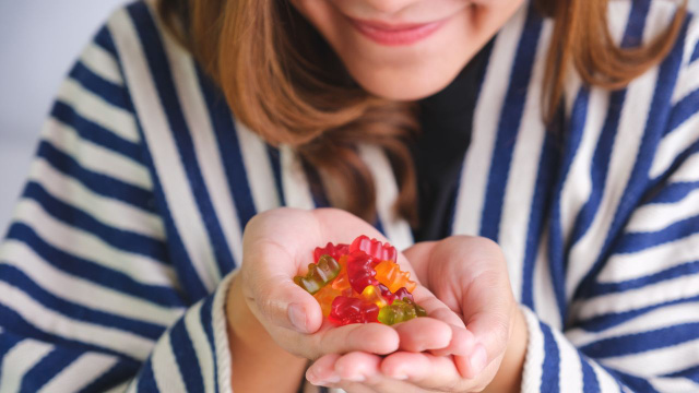 Prepare-se: o mundo vai ficar "jujubeleza" em 2026, os millennials e Geração Z ressuscitaram a bala de gelatina e essa tendência começa na cozinha