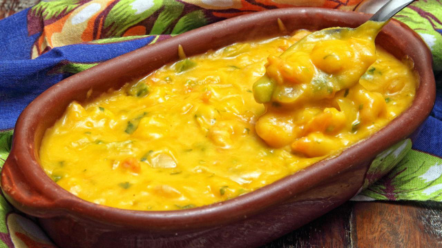 Para apostar em cremosidade e gosto marcante, é só fazer um bobó de camarão! (Créditos: TudoGostoso)