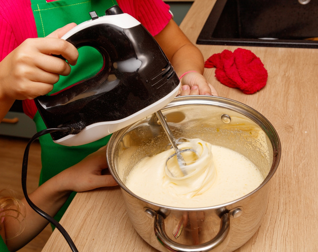Prepare bolos recheados como um chef com esse creme de confeiteiro simples e delicioso