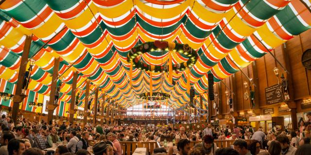  
Oktoberfest em Blumenau terá 18 dias de festa e diversidade de estilos musicais. 