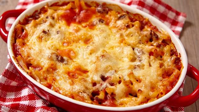 Esse macarrão de travessa é amor à primeira mordida: receita da minha mãe é preparada em pouco tempo e é deliciosa