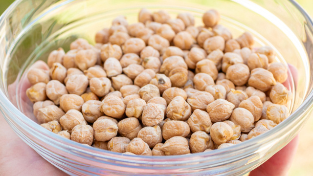 O superlegume rico em proteínas, minerais, vitaminas e fibras que luta contra o colesterol e é cultivado em mais de 50 países