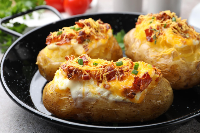 O segredo para a batata recheada ficar crocante por fora e irresistivelmente cremosa por dentro, um truque simples muda tudo