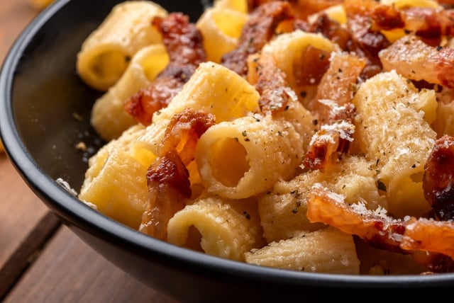 Pronto em 15 minutos: esse macarrão de panela de pressão vai salvar o almoço de domingo com a família