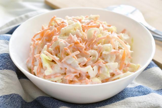 Coleslaw dressing: como fazer o molho cremoso perfeito para salada de repolho de um jeito muito fácil