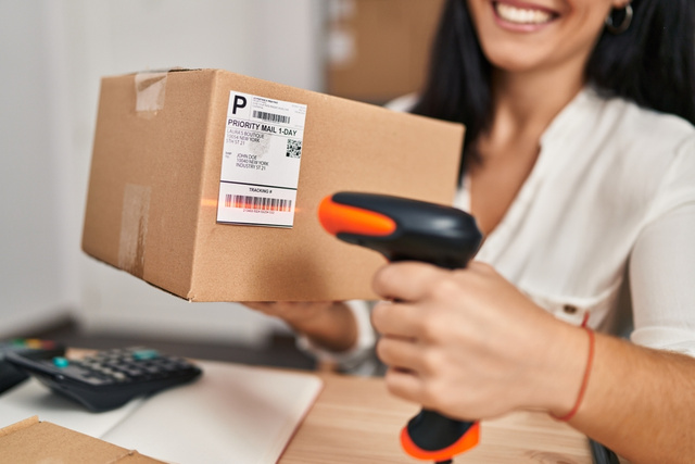 Como proteger seus dados nas embalagens de entrega com um truque simples do TikTok