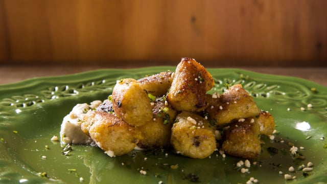 Nem batata, nem mandioquinha: esse nhoque de banana da terra fica com textura que desmancha na boca e é perfeito para variar o cardápio