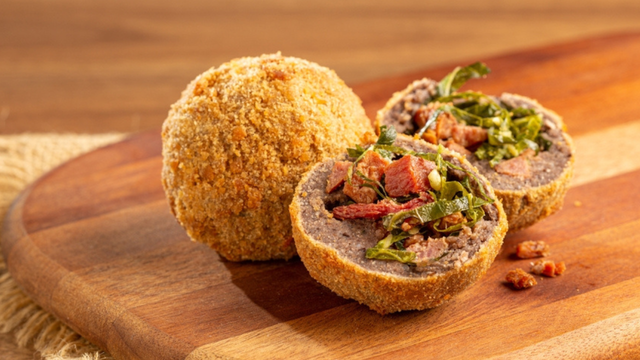 Esse bolinho de feijoada do TudoGostoso ficou tão crocante e saboroso que desapareceu da mesa em poucos minutos