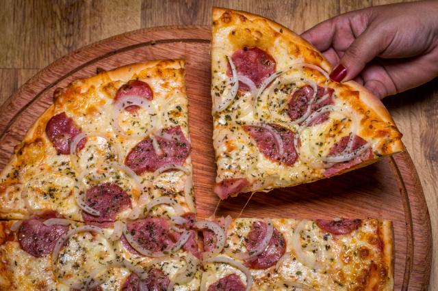 Pizza de calabresa (Créditos: Shutterstock)