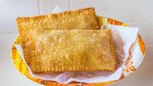Essa é a receita de massa de pastel de feira mais fácil que eu já vi e fica ainda mais crocante na airfryer