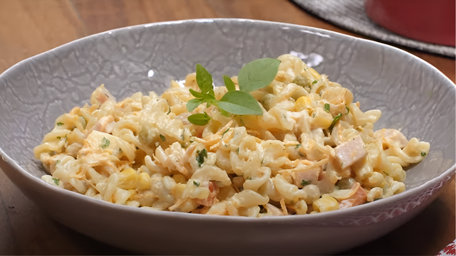 Sem ideia pro almoço? Macarronese fácil é rápida de preparar e você vai se apaixonar por essa receita