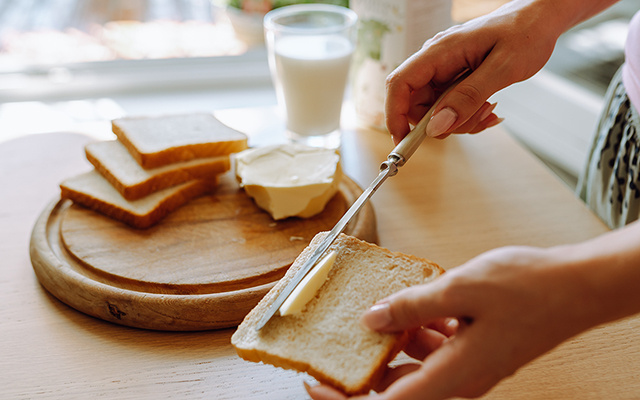 Quanto de manteiga você pode comer por dia? Os tamanhos das porções vão te surpreender...