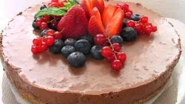 Torta gelada de chocolate. (créditos: TudoGostoso)