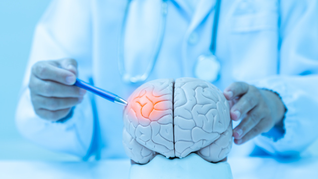 Sou neurologista e garanto: os riscos de Alzheimer aumentam quando você faz isso