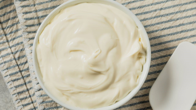 O recheio de trufa de leite Ninho é fácil e muito gostoso para incluir na Páscoa (Créditos: Shutterstock)