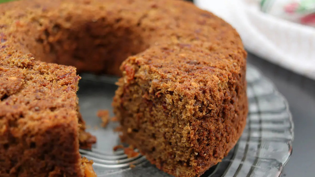 Sem manteiga, nem leite: bolo fofinho de beterraba é a receita deliciosa e fácil que vai surpreender todo mundo