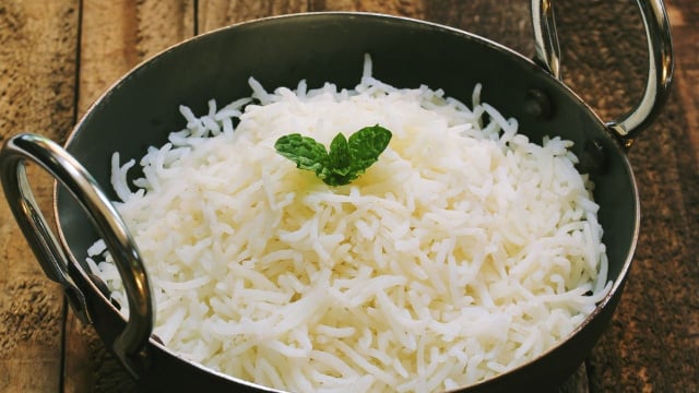 Os chefs espanhóis são unânimes: "O arroz branco não é cozido com água, mas com..."